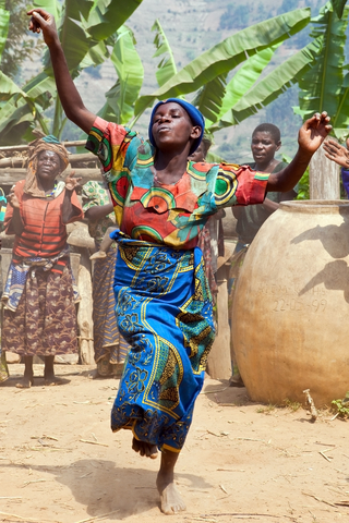 African Woman Dance 15